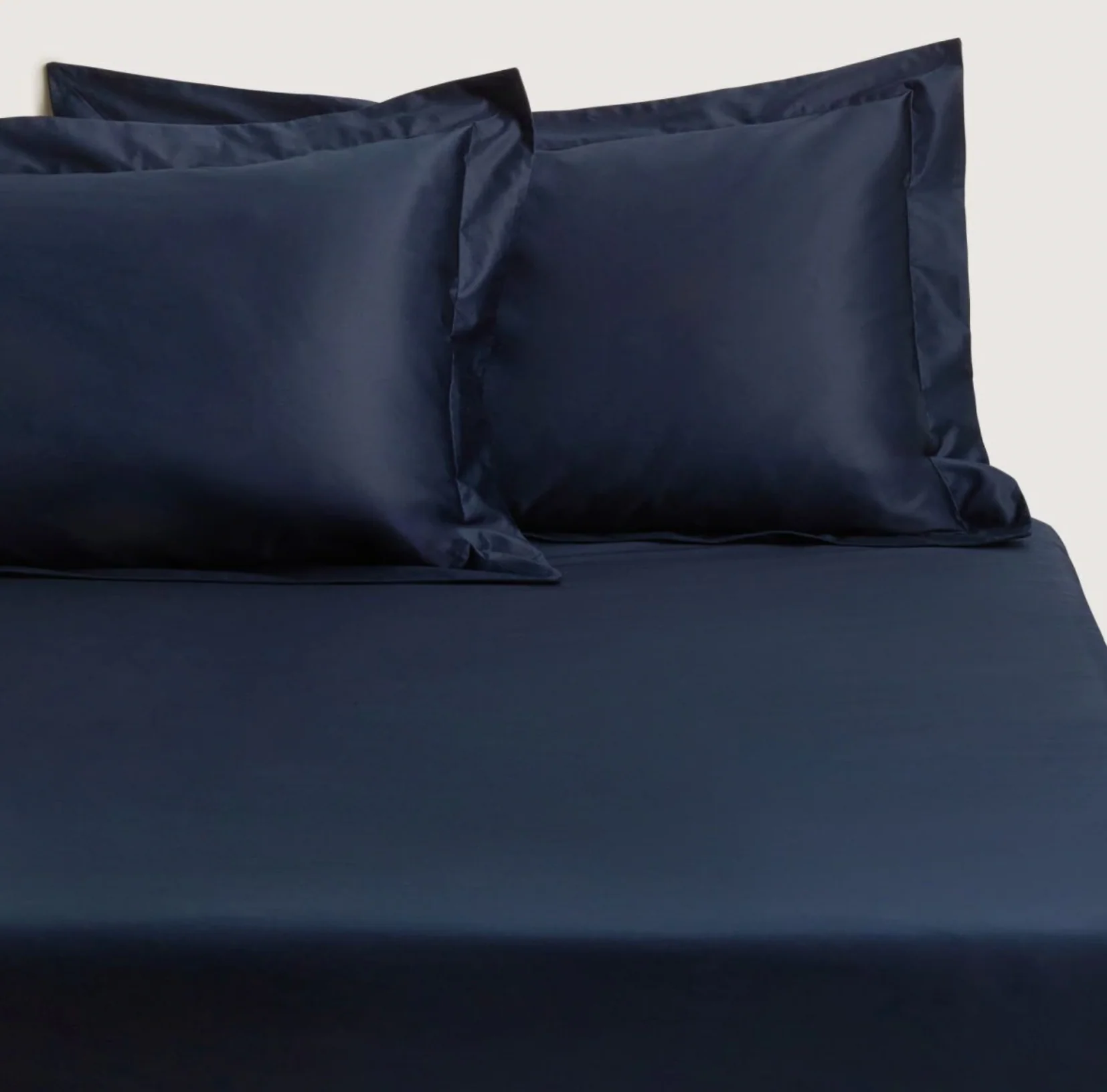 1200 Thread Count Ultimate Sateen Fitted Sheet - Image 3