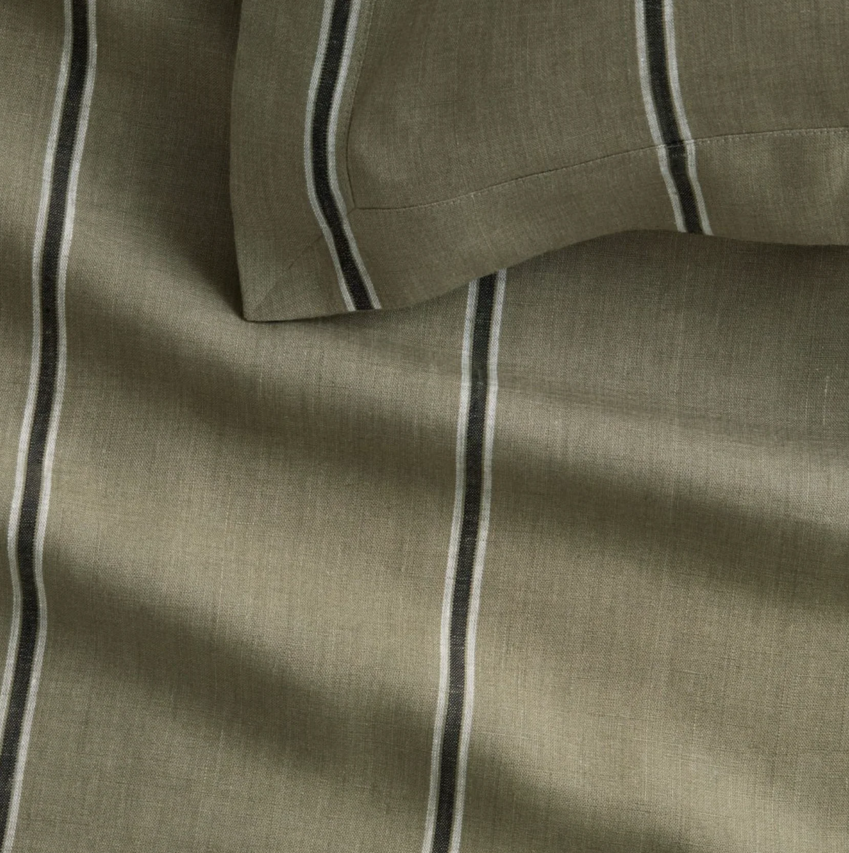 Abbotson Linen Stripe Tailored Quilt Cover - Image 6