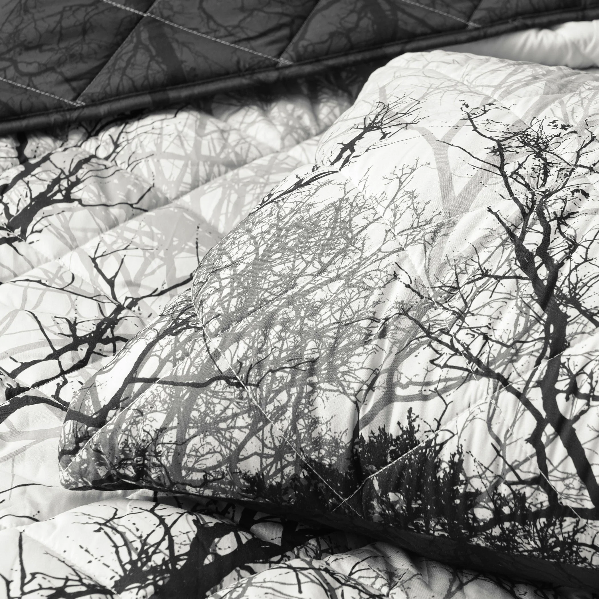 Boscage Coverlet Set Black - Image 3