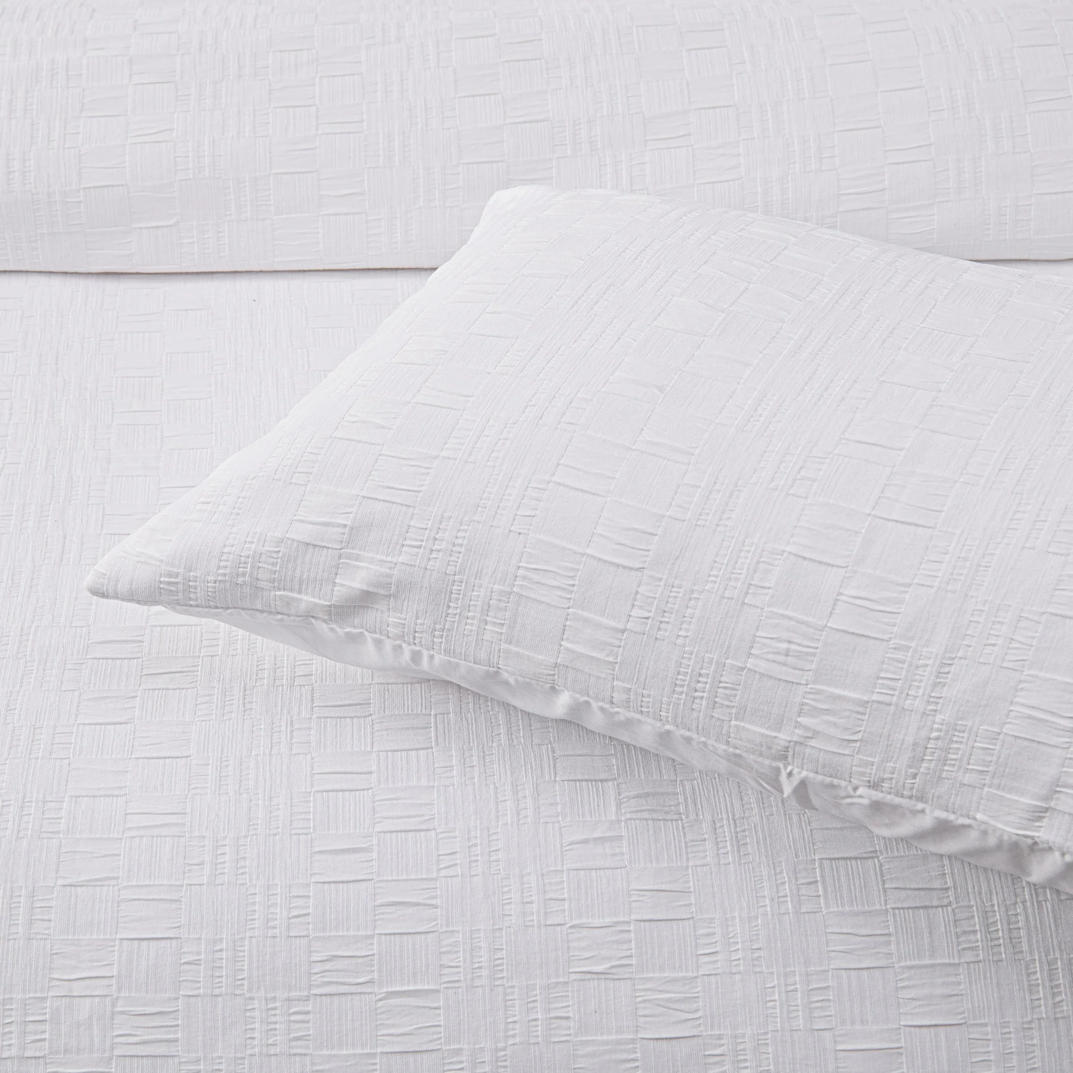 Cosmo Quilt Cover Set White - Image 4