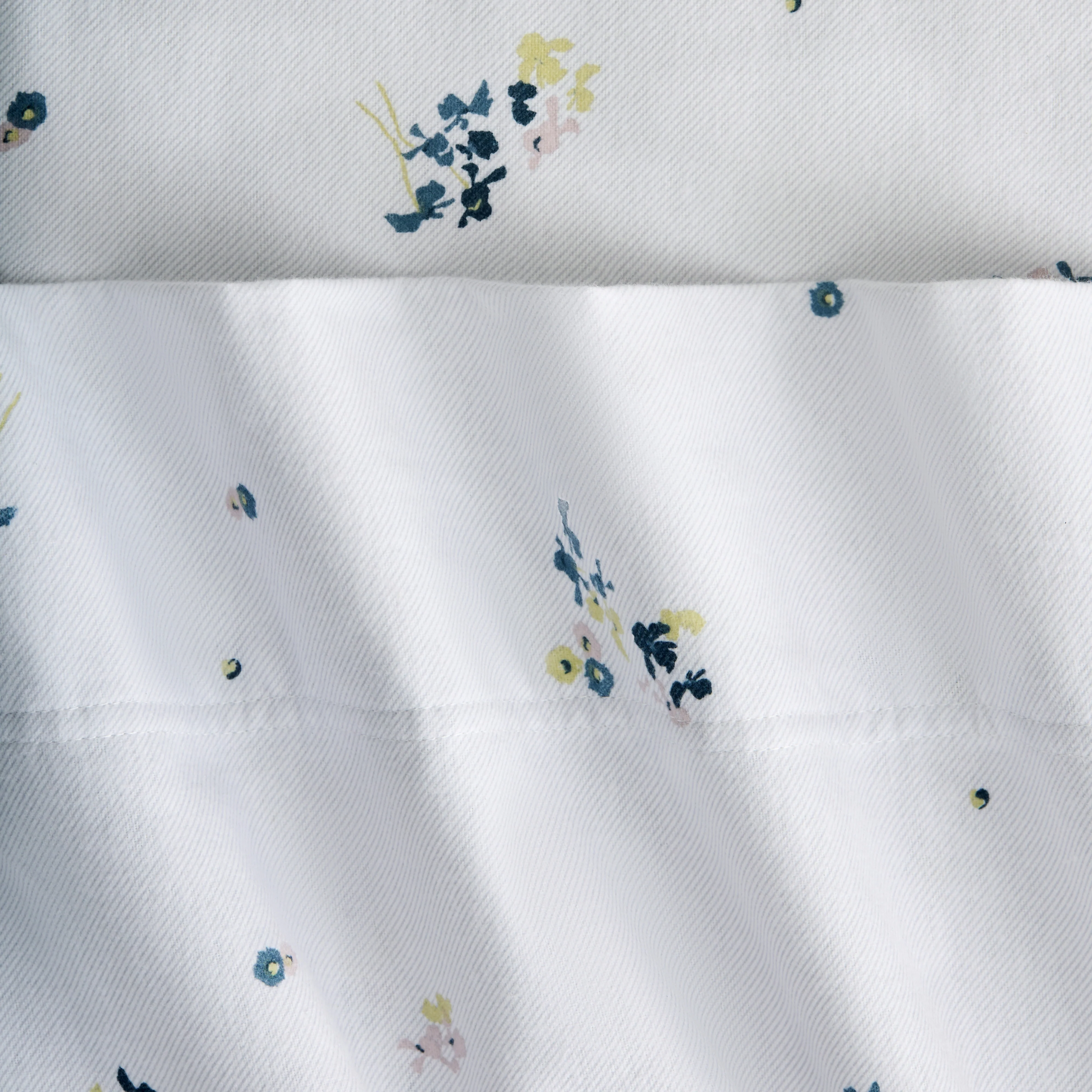 Flannelette Flower Field Sheet Set - Image 2