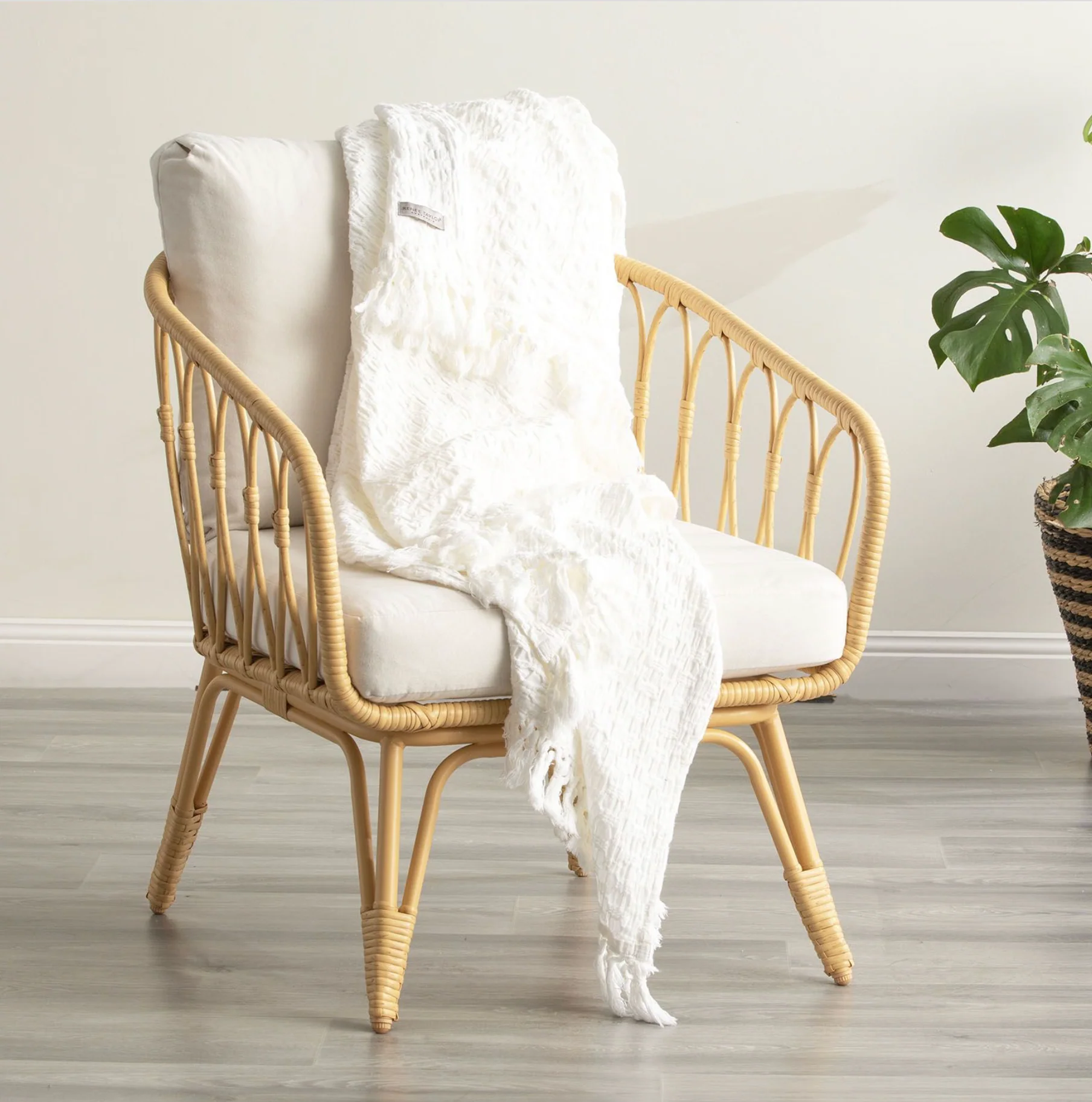Renee Taylor Alysian Textured Throw - Image 4