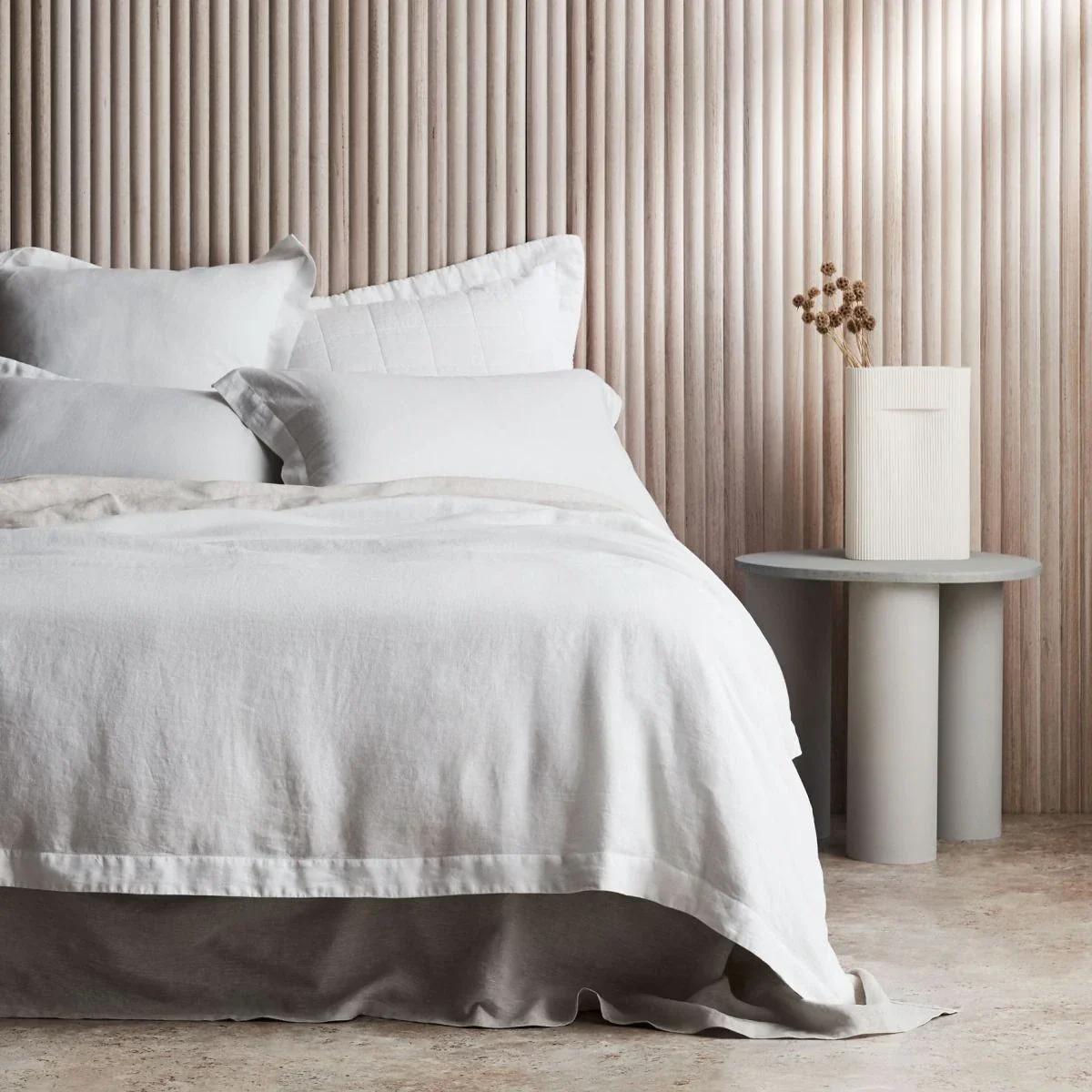 Abbotson Linen Tailored Quilt Cover - Image 4