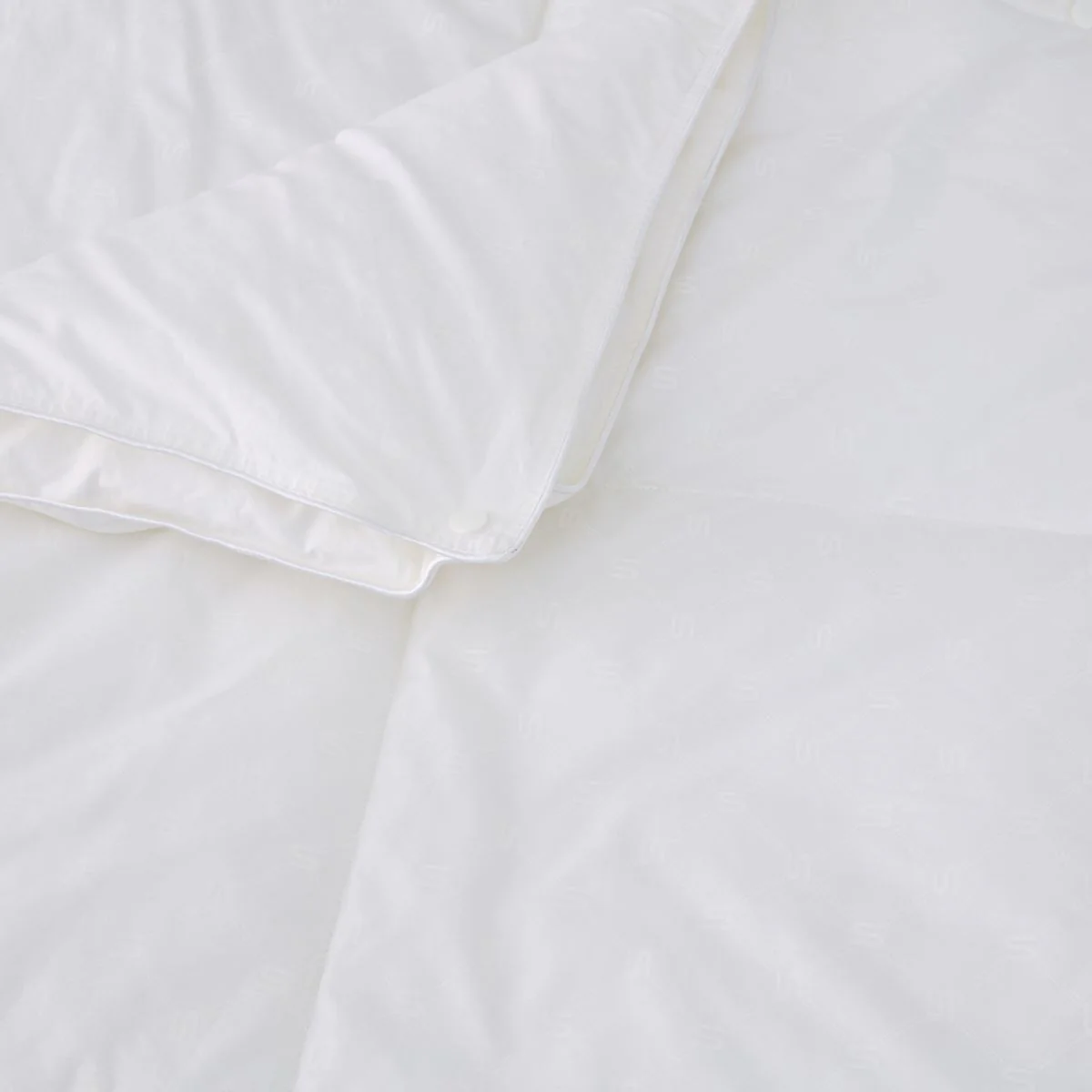 Deluxe Dream® 2 In 1 Quilt - Image 2