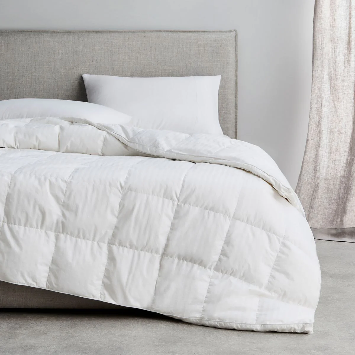 Deluxe Feather & Down Medium Weight Quilt - Image 2