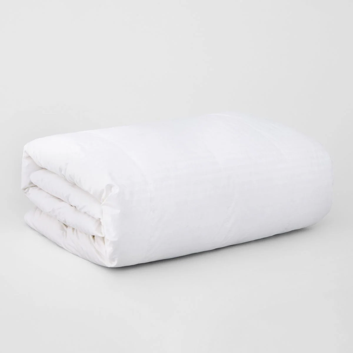 Deluxe Feather & Down Medium Weight Quilt - Image 4