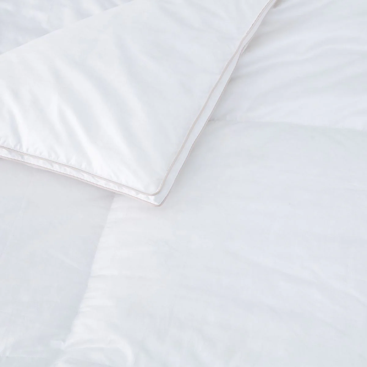 Pure Indulgence 95/5 Feather & Down Quilt - Image 2