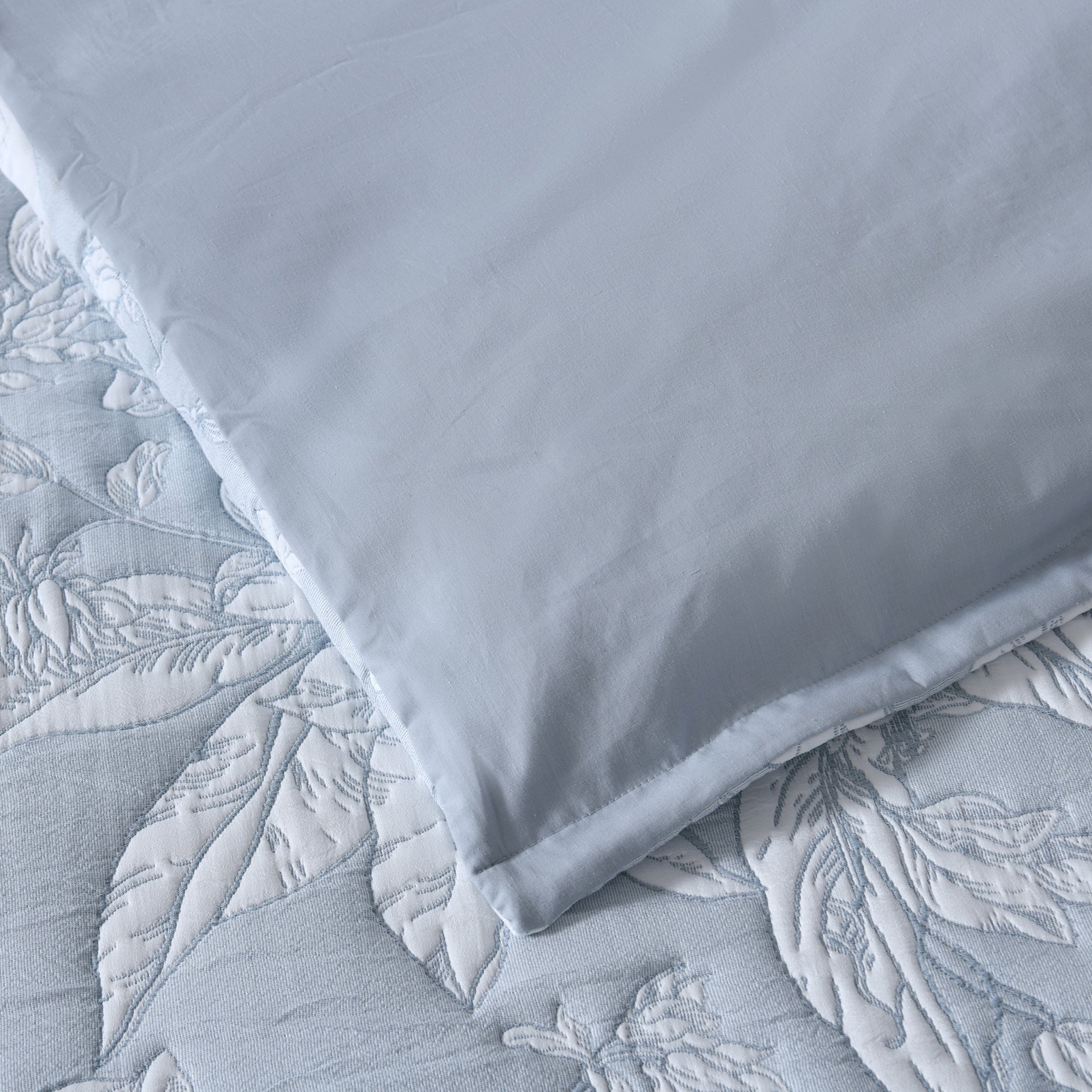 Whispering Lily Quilt Cover Set Powder Blue - Image 4